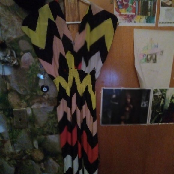 Unique Oriental Dress - Picture 3 of 3